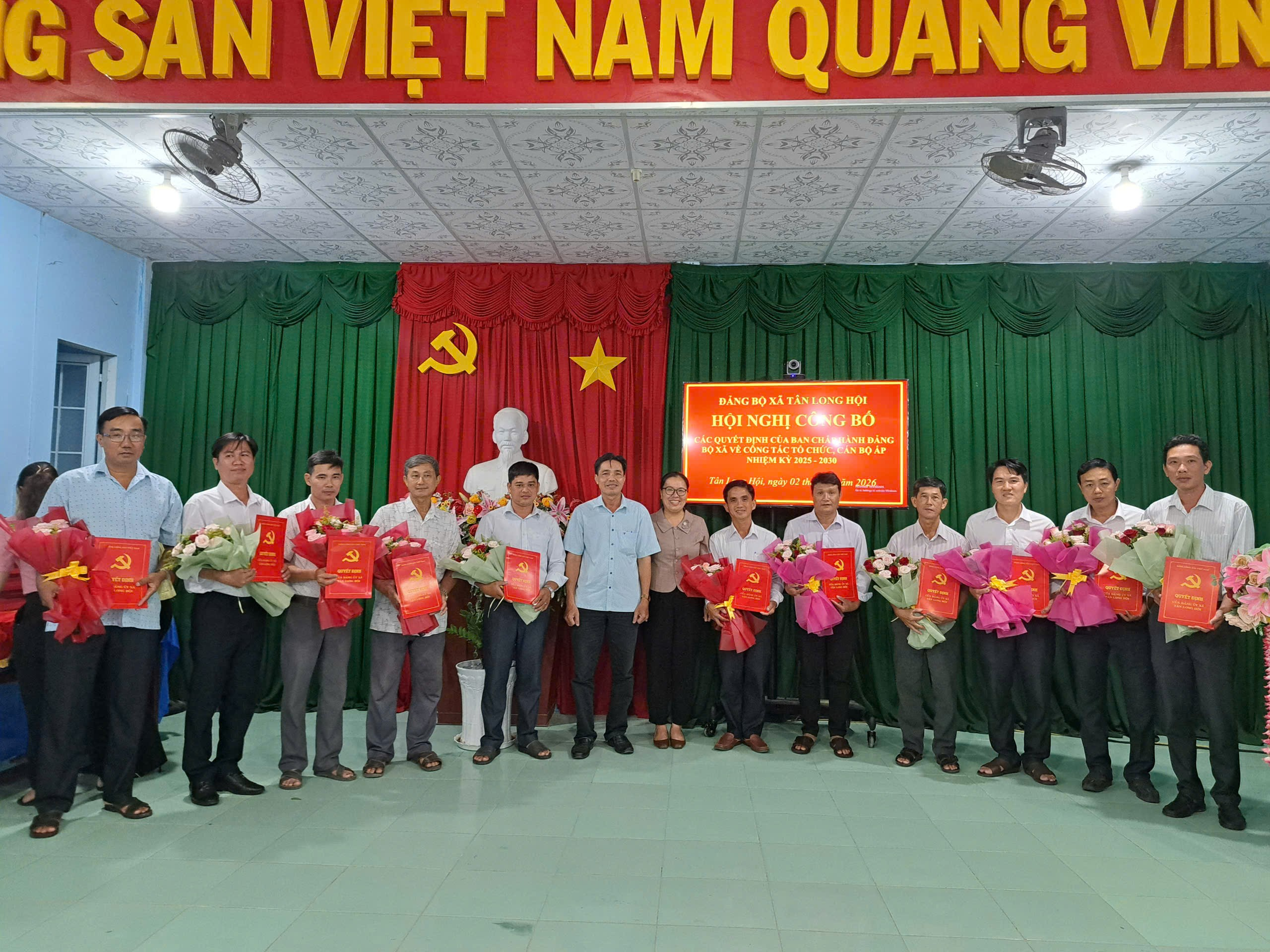 Hội nghị công bố các Quyết định của BCH Đảng bộ xã Tân Long Hội về công tác tổ chức, cán bộ ấp, nhiệm kỳ 2025- 2030

