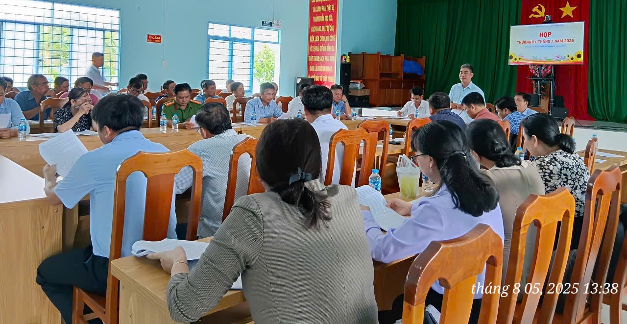 Chủ tịch UBND tỉnh Lữ Quang Ngời thăm, tặng quà gia đình chính sách trên địa bàn tỉnh Vĩnh Long