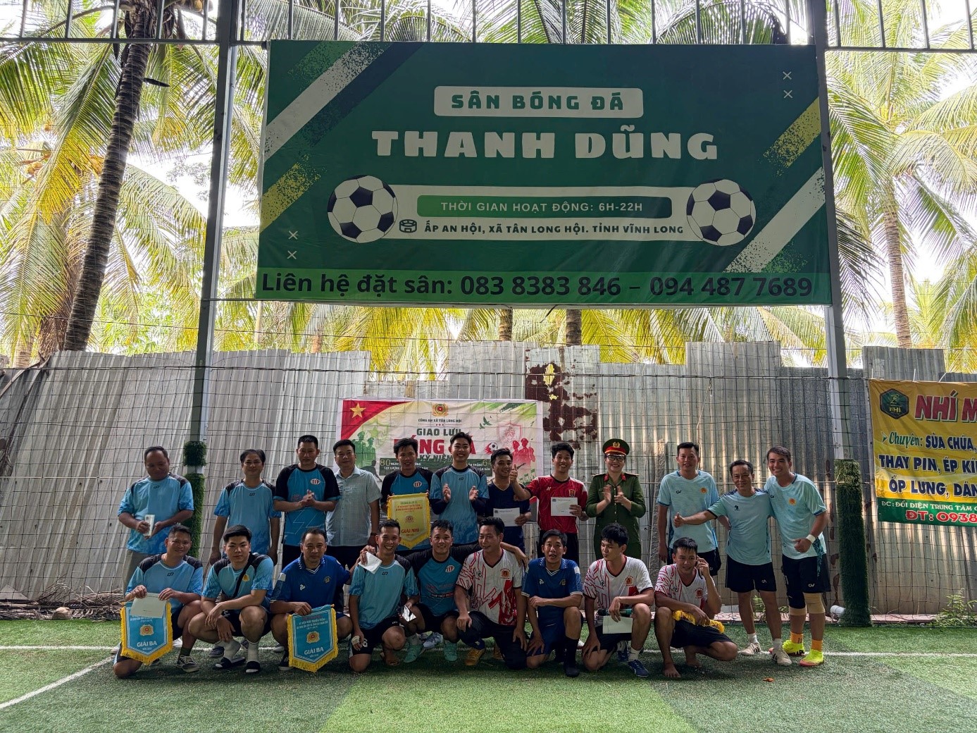 Công an xã Tân Long Hội tổ chức giao lưu bóng đá chào mừng kỷ niệm 80 năm Ngày truyền thống lực lượng An ninh nhân dân và kỷ niệm 64 năm Ngày truyền thống lực lượng Cảnh sát nhân dân cảnh sát nhân dân
